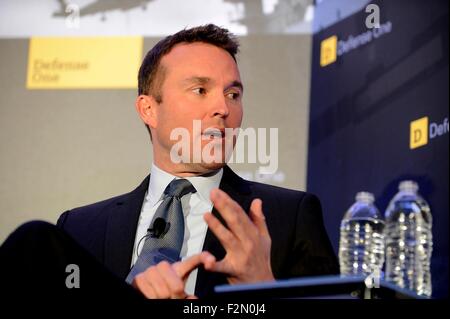 Sous-secrétaire de l'Armée de l'air Eric Fanning lors du Sommet inaugural de l'une de défense 14 Novembrer 2013 à Washington, DC. Le président Obama, dans une première historique pour le Pentagone, a choisi de nommer Eric Fanning pour diriger l'armée, ce qui ferait de lui le premier secrétaire civil ouvertement gay de l'un des services militaires. Banque D'Images