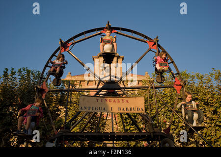 Barcelone, Catalogne, Espagne. Sep 21, 2015. Enfants accroché sur un engin volant pendant la Merce Festival (Festes de la Merce) à Barcelone, Espagne, le 21 septembre 2015. Le Parc de la Ciutadella à Barcelone est le paramètre pour les représentations et les activités dans le cadre des festivités de la Merce 2015. © Jordi Boixareu/ZUMA/Alamy Fil Live News Banque D'Images