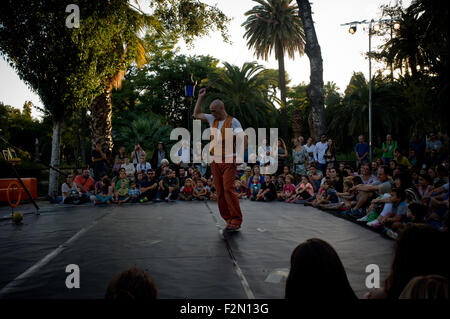 Barcelone, Espagne. 21 Septembre, 2015. Un acteur effectue au cours d'un spectacle public de la Merce Festival (Festes de la Merce) à Barcelone, Espagne, le 21 septembre 2015. Le Parc de la Ciutadella à Barcelone est le paramètre pour les représentations et les activités dans le cadre des festivités de la Merce 2015. Crédit : Jordi Boixareu/Alamy Live News Banque D'Images