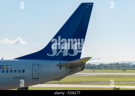 MANCHESTER, Royaume-Uni - 07 août 2015 : SAS Scandinavian Airlines Boeing 737 aux couleurs de la queue à l'aéroport de Manchester 07 août 2015. Banque D'Images