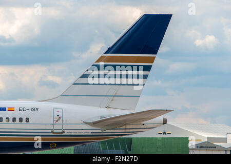 MANCHESTER, Royaume-Uni - 07 août 2015 : Jet2 (privilège) Style Boeing 757 aux couleurs de la queue à l'aéroport de Manchester 07 août 2015. Banque D'Images