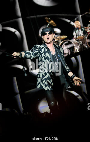 Toronto, Ontario, Canada. 18 Sep, 2015. KLAUS MEINE chanteur de rock allemand scorpions et bande effectue un sold out show à l'Amphithéâtre Molson Canadian. © Igor Vidyashev/ZUMA/Alamy Fil Live News Banque D'Images