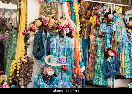 Chraming dress shop à Positano, Italie Banque D'Images