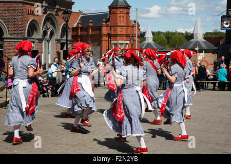 La femme Jemmers Poynton Groupe Danse Folk Festival 2015 Stockport Stockport Cheshire Angleterre Banque D'Images