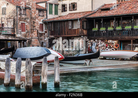 Le squero di San Trovaso gondola boatyard, Venise, Italie Banque D'Images