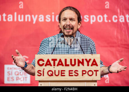 Barcelone, Espagne. 21 septembre 2015 : Pablo Iglesias, secrétaire général de Podemos, parle à la campagne centrale réunion de la liste électorale de gauche 'Catalunya Si que es Pot' (Catalogne oui nous le pouvons) pour l'élections autonome de Catalogne à Barcelone : Crédit matthi/Alamy Live News Banque D'Images