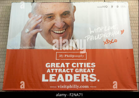 Philadelphie, Pennsylvanie, USA. Sep 21, 2015. Un panneau posé au Centre des médias au Philadelphia Convention Center en préparation de la visite du Pape François à l'égard des États-Unis. © Ricky Fitchett/ZUMA/Alamy Fil Live News Banque D'Images