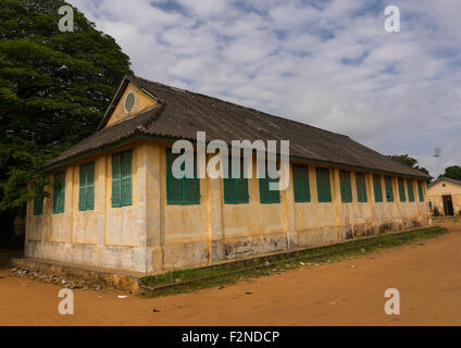 Le Bénin, en Afrique de l'Ouest, Porto-Novo, ancienne école coloniale Banque D'Images