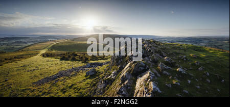 Vue depuis le sommet du pic de Crook sur les collines de Mendip. Le Somerset. UK. Banque D'Images