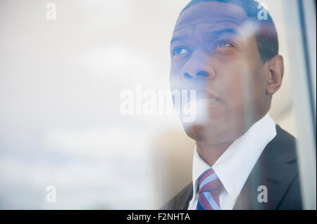 Woman fenêtre de bureau Banque D'Images