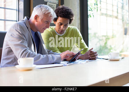 Business people using digital tablet in office meeting Banque D'Images