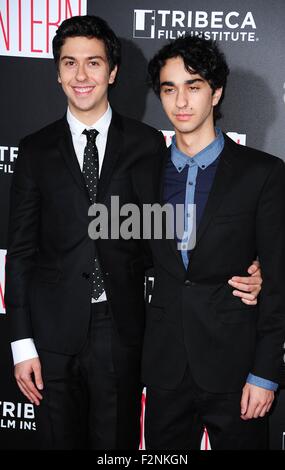 New York, NY, USA. Sep 21, 2015. Nat Wolff, Alex Wolff au niveau des arrivées pour le stagiaire Premiere, Ziegfeld Theatre, New York, NY Le 21 septembre 2015. Credit : Gregorio T./Binuya Everett Collection/Alamy Live News Banque D'Images