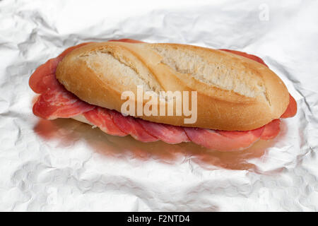 'Espagnol traditionnel bocadillo de lomo" (longe de porc séchée) Banque D'Images