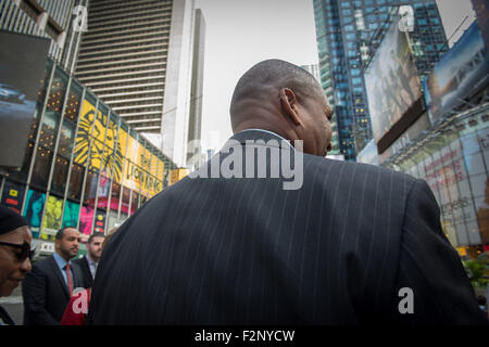 New York, NY, USA. Sep 21, 2015. Ancien New York Jet MICHEL FAULKNER annonce sa candidature pour le poste de maire de la ville de New York à Times Square, le lundi 21 septembre 2015. © Bryan Smith/ZUMA/Alamy Fil Live News Banque D'Images