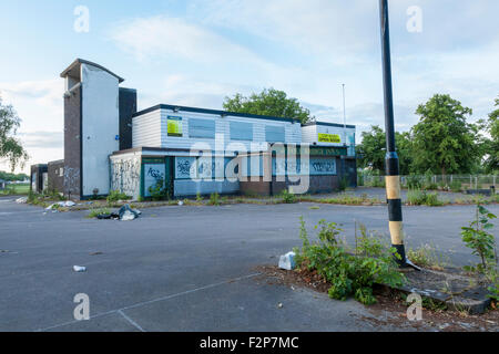 Condamné et fermé. Un bâtiment datant des années 1960. Nottingham, Angleterre, RU Banque D'Images