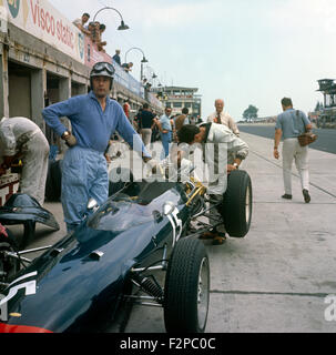 1960 BRM dans le pit lane Banque D'Images