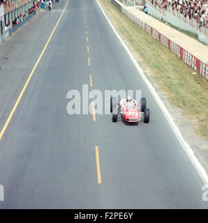 Lorenzo Bandini dans une Ferrari 312 au GP de France Reims 3 Juillet 1966 Banque D'Images