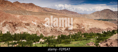 L'Inde, le Jammu-et-Cachemire, Ladakh, Bazco village avec le style tibétain hilltop monastery ruins, vue panoramique Banque D'Images