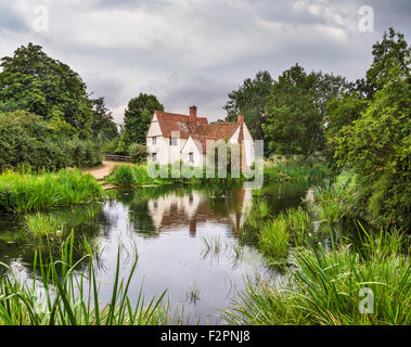 Willy Lott's Cottage au moulin de Flatford, présentés dans la peinture de Constable le 'Hay Wain', East Bergholt, Dedham Vale, Essex, UK Banque D'Images