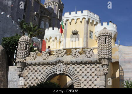 SINTRA, PORTUGAL - 25 octobre 2014 : porte d'entrée du Palais National de Pena à Sintra, Portugal Banque D'Images