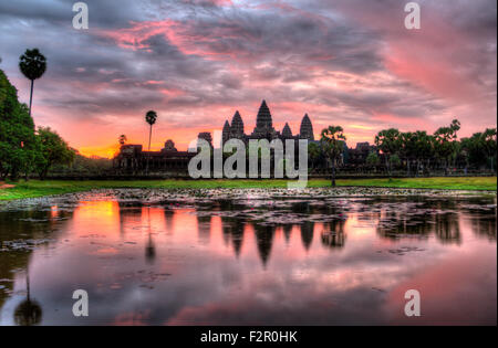 Lever du soleil sur Angkor Wat HDR Banque D'Images