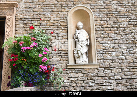 Détail de la statue de jardin italianisant de jardinier paysagiste Harold Ainsworth Peto créé entre 1899 et 1933, au Manoir d'IFORD, B Banque D'Images