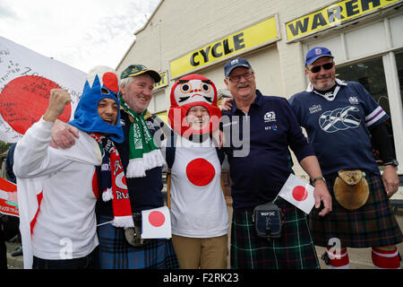 Gloucester, Royaume-Uni. Sep 23, 2015. Coupe du Monde de Rugby 2015. L'Ecosse contre le Japon. Fans profiter de l'ambiance à l'extérieur de Kingsholm avant le coup d'Action © Plus Sport Images/Alamy Live News Crédit : Action Plus de Sports/Alamy Live News Banque D'Images