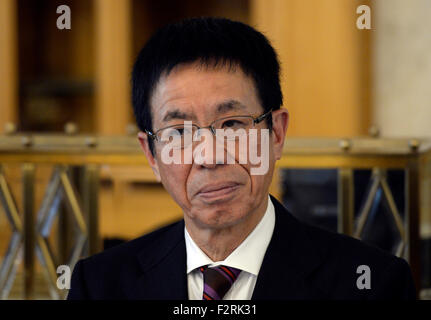 Directeur de société japonaise Dai Nippon Printing Kunikazu Akishige parle lors d'une conférence de presse à l'occasion de faire don d'une importante collection d'affiches pour le japonais, le Musée des Arts Décoratifs (UPM) à Prague, République tchèque, le 23 septembre 2015. (Photo/CTK Michal Krumphanzl) Banque D'Images