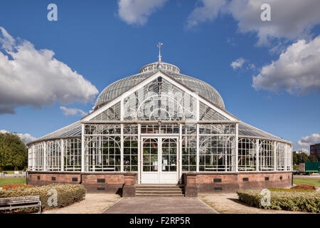 Les Jardins d'hiver et People's Palace Museum, Glasgow Green, en Écosse. Banque D'Images