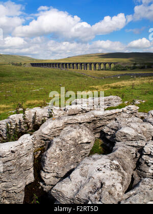 Le Viaduc de Ribblehead Ellerbeck Rocks Ribblehead Yorkshire Angleterre Nord Yorkshire Dales Banque D'Images