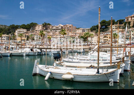 Vue sur le port de Soller, un port de Majorque, Iles Baléares, Espagne, Europe Banque D'Images