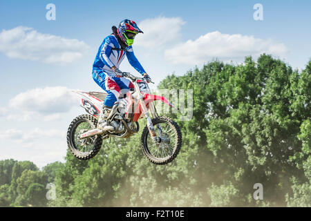 MUNICH, ALLEMAGNE - le 17 août : Inconnu rider participe à la formation de la Club Motorsport Freisinger Baer à Munich Banque D'Images