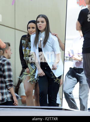 L'actrice Hailee Steinfeld filmer son clip de 'LoveMyself' dans le centre-ville de Los Angeles à partir de son premier album. L'actrice a été vu passer du temps avec nouveau petit ami sur le plateau en tenant vos autoportraits entre prend. En vedette : Hailee Steinfeld Où : Los Angeles, California, United States Quand : 22 Oct 2015 Banque D'Images