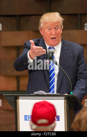 Charleston, Caroline du Sud, USA. 23 Septembre, 2015. Le candidat républicain milliardaire Donald Trump parle de partisans à la Caroline du Sud African American Chamber of Commerce réunion annuelle le 23 septembre 2015 à Charleston, Caroline du Sud. Banque D'Images