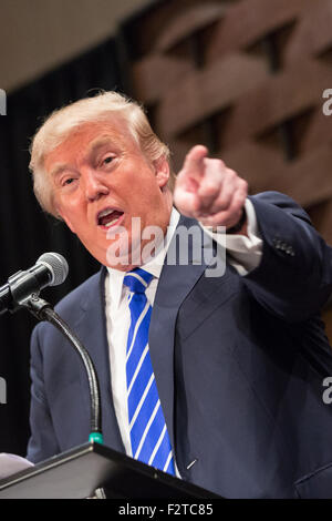 Charleston, Caroline du Sud, USA. 23 Septembre, 2015. Le candidat républicain milliardaire Donald Trump parle de partisans à la Caroline du Sud African American Chamber of Commerce réunion annuelle le 23 septembre 2015 à Charleston, Caroline du Sud. Banque D'Images