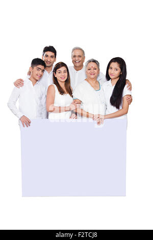 Groupe indien famille commune Message Board montrant Banque D'Images