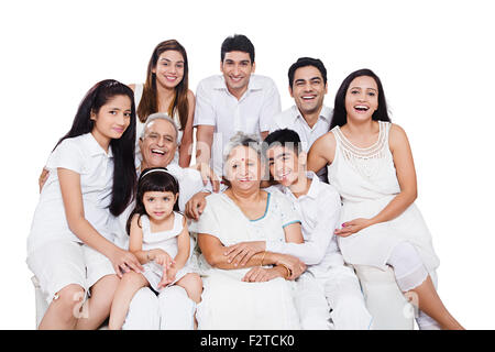 Indian group Joint Family sitting canapé profitez Banque D'Images