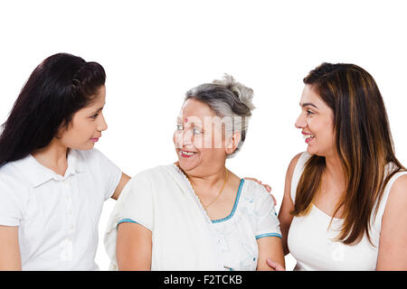 3 grands-parents mère indienne et sa fille profiter Banque D'Images