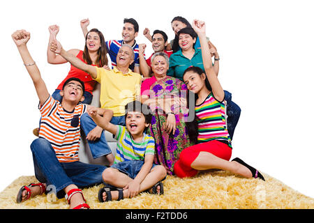 Indian group Joint Family sitting canapé profitez Banque D'Images