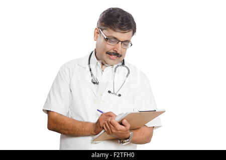 1 adultes indiens Rapport Médical Contrôle de l'homme Médecin Banque D'Images