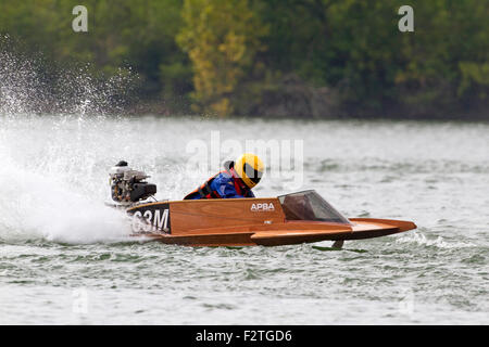 Bateau de Moteur racing à Eastwood Lake, Dayton, Ohio Banque D'Images