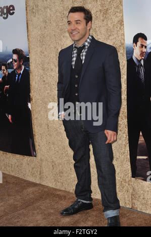LOS ANGELES, CA - 16 juin 2010 : Jeremy Piven lors de la saison sept première de sa série TV 'Entourage' au Paramount Studios, Hollywood. Banque D'Images
