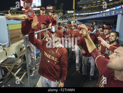 Los Angeles, Californie, États-Unis d'Amérique, USA. Sep 23, 2015. Arizona Diamondbacks' attendre Paul Goldschmidt de félicitations après avoir frappé un coup de circuit en solo contre les Dodgers de Los Angeles pendant la seconde manche d'un match de baseball à Los Angeles, le mercredi, 23 septembre 2015.ARMANDO Armando Arorizo ARORIZO : Crédit/Prensa Internacional/ZUMA/Alamy Fil Live News Banque D'Images