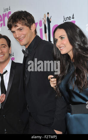 LOS ANGELES, CA - 1 juin 2010 : Ashton Kutcher & Demi Moore au Los Angeles première de son nouveau film 'Killers' au Dôme de Cinerama, Hollywood. Banque D'Images