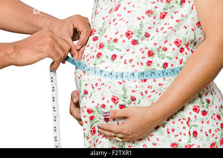 2 Couple marié grossesse Abdomen Ruban de mesure Banque D'Images