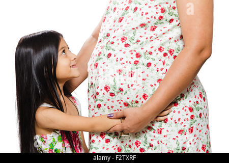 2 Les enfants indiens et fille mère enceinte Nouveau Départ Banque D'Images
