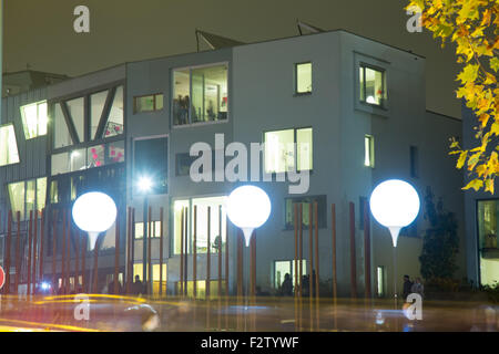 09.11.2014, Berlin, Berlin, Allemagne - Ballons de lumière limite pour le 25e anniversaire du mur de Berlin dans la Bernauer Banque D'Images