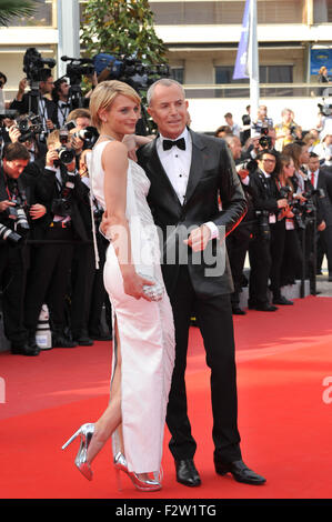 CANNES, FRANCE - 12 MAI 2010 : Sarah Marshall et Jean-Claude Jitrois à la première de 'Robin des Bois' l'ouverture au 63e Festival de Cannes. Banque D'Images