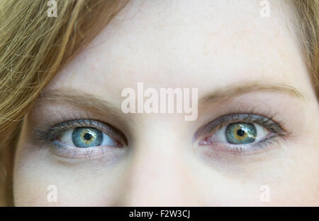 Close-up of young womans yeux et visage clignoter résumé M. model publié Banque D'Images