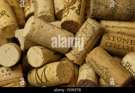 Close Up résumé d'un tas de vin collection cork Banque D'Images